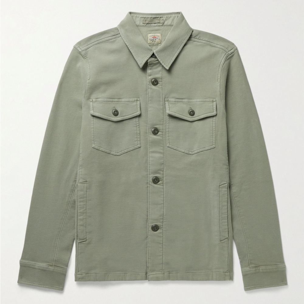 Faherty shirt jacket in sage green in great condition! Size small